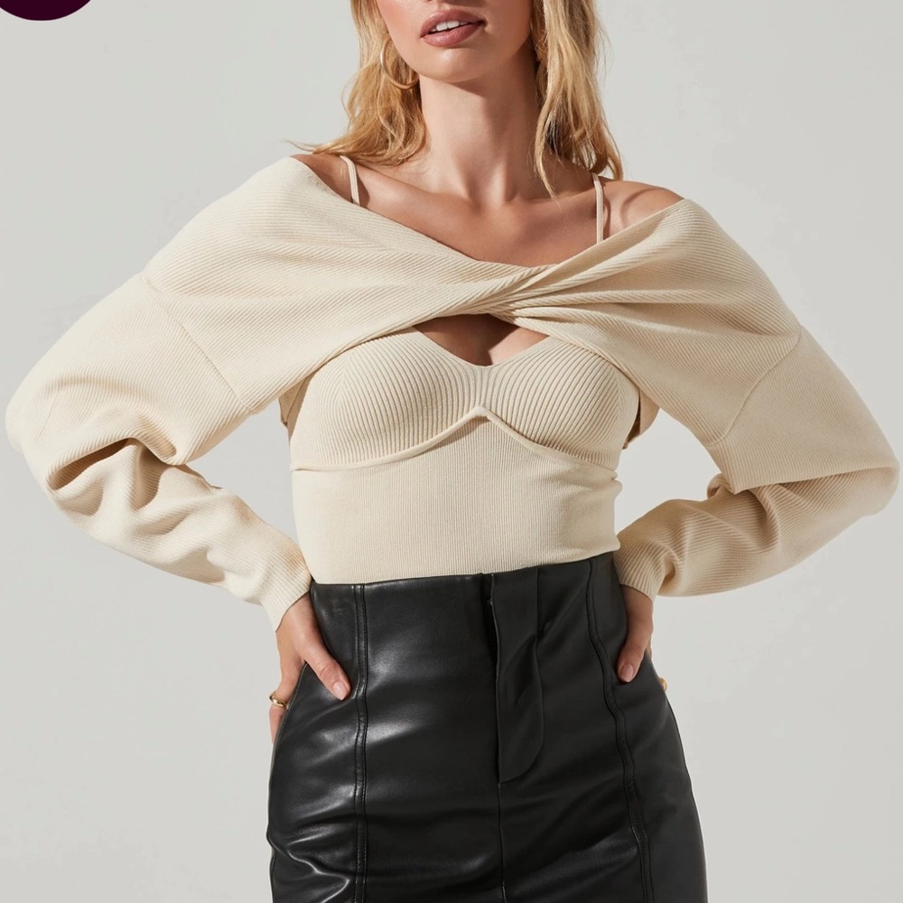 ASTR Cream Half Sweater Knit Top Size Small Twist Front REVOLVE